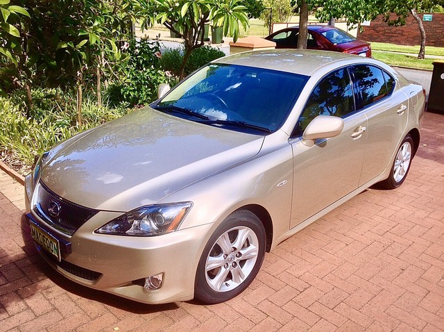 2005 lexus is250