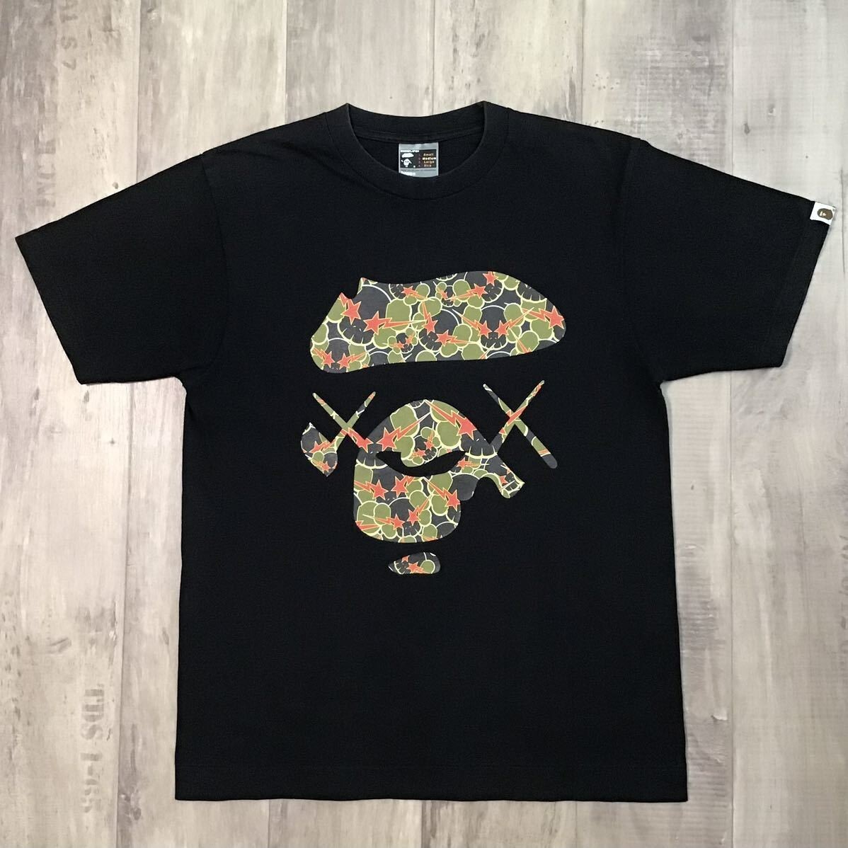 APE BAPE KAWS LA 限定　ゲームシャツ　CAMO tシャツ　L APE BAPE KAWS LA 限定 ゲームシャツ CAMO tシャツ L BAPE