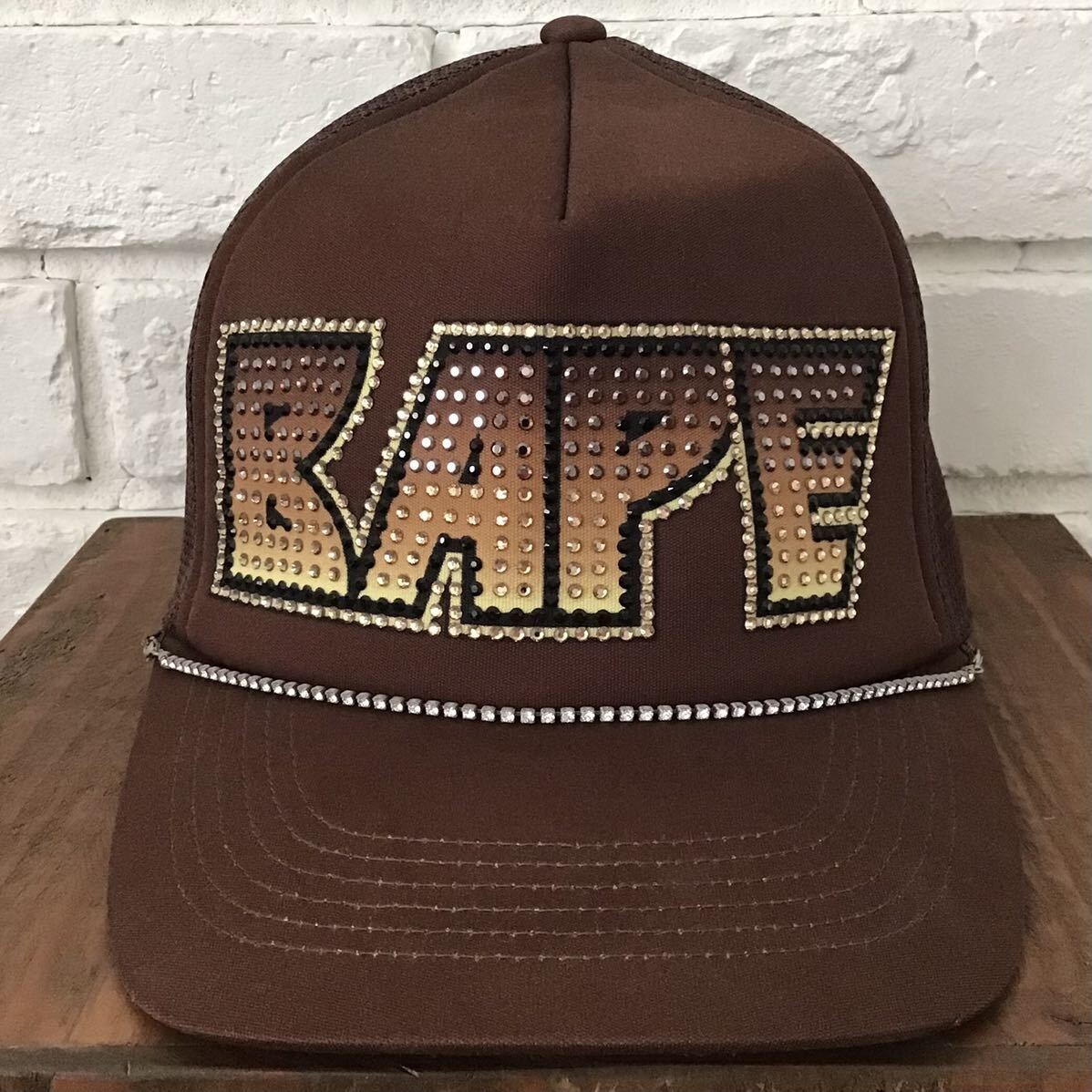 【A・BATHING APE】KISS LOGO TRACKER CAP 00s BAPE KISS LOGO Swarovski trucker hat cap Brown A Bathing Ape
