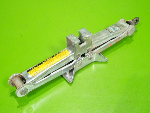 01-05 IS300 OEM scissor jack lifting tool 09111-20110