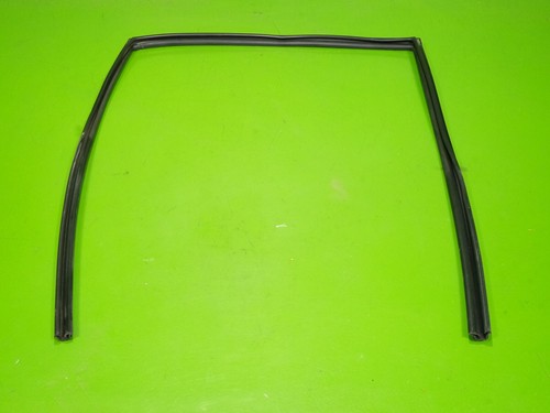 01-05 IS300 OEM passenger right rear back door rubber glass window seal