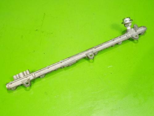 01-05 IS300 OEM 2JZGE 3.0 engine motor fuel injector rail mount
