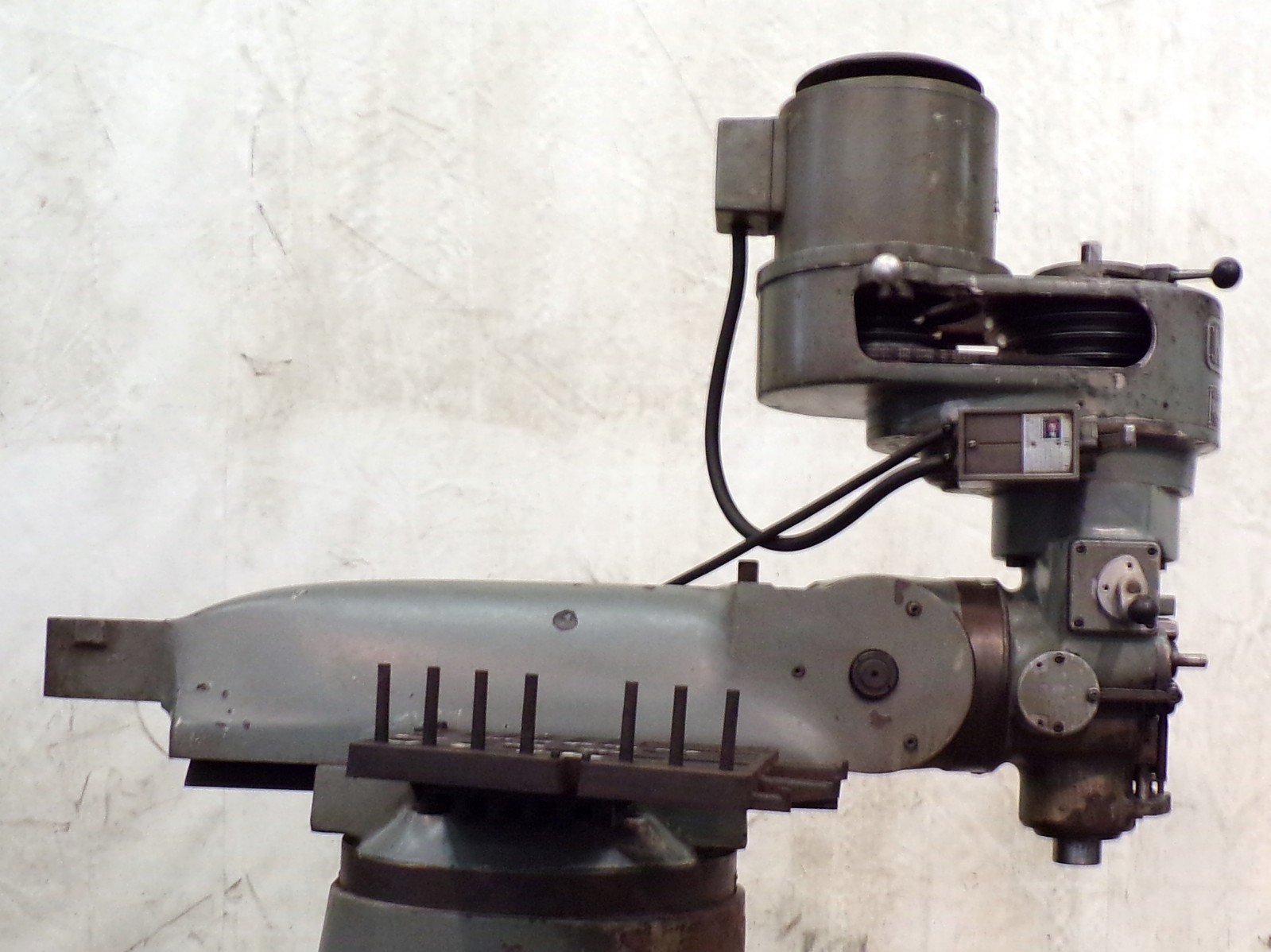 MAXMILL, VERTICLE MILLING MACHINE, 9X42, 2 HP, 3 PHASE,