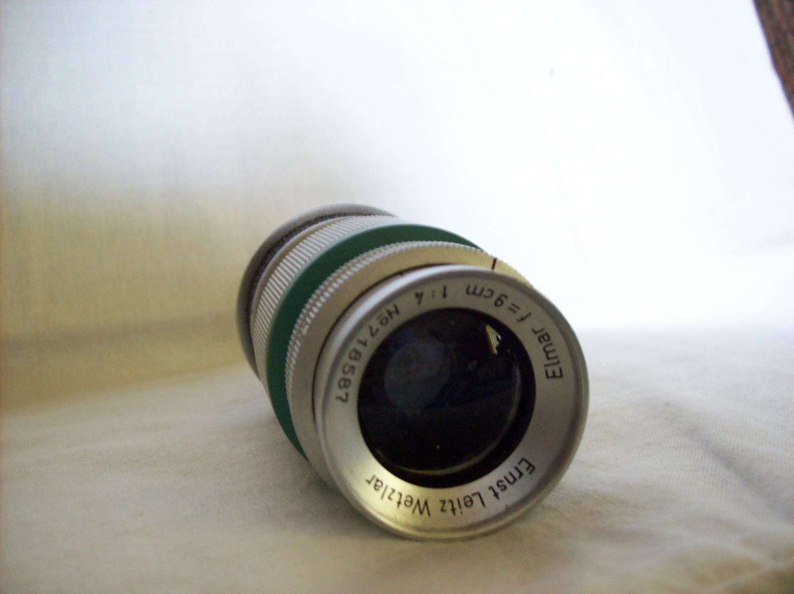 Vintage Leica lens Elmar f=9cm 1:4 No718587 Germany  in original case