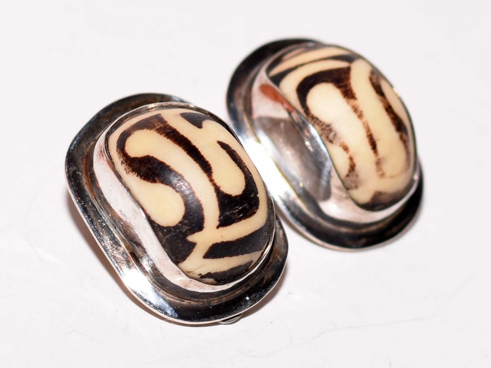 VINTAGE ELLIGATOR CHRIS BALES STERLING CLIP EARRINGS SIGNED Estate Jewelry!