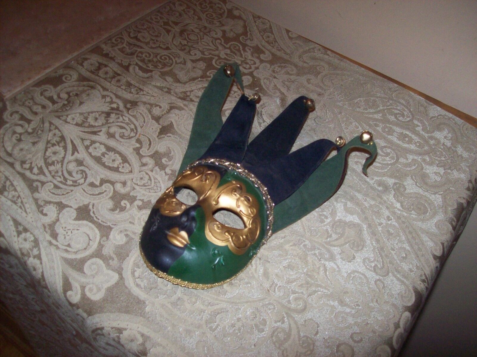 Vintage Jester Ceramic Mask Great Colors Hand Painted RARE