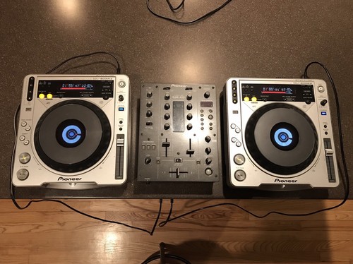 2 Pioneer CDJ-800MK2 Digital Turntables & DJM-400 Mixer Bose Headphones Lot NICE