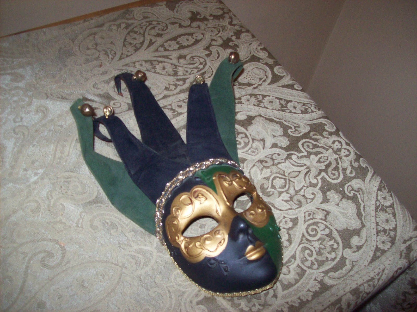 Vintage Jester Ceramic Mask Great Colors Hand Painted RARE
