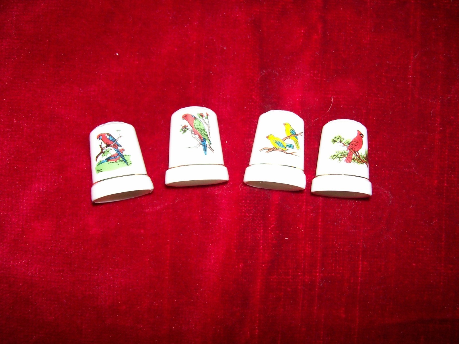 VINTAGE BIRD LOT OF 4 WHITE GOLD TRIM CERAMIC THIMBLES! NO RESERVE FREE SHIPPING