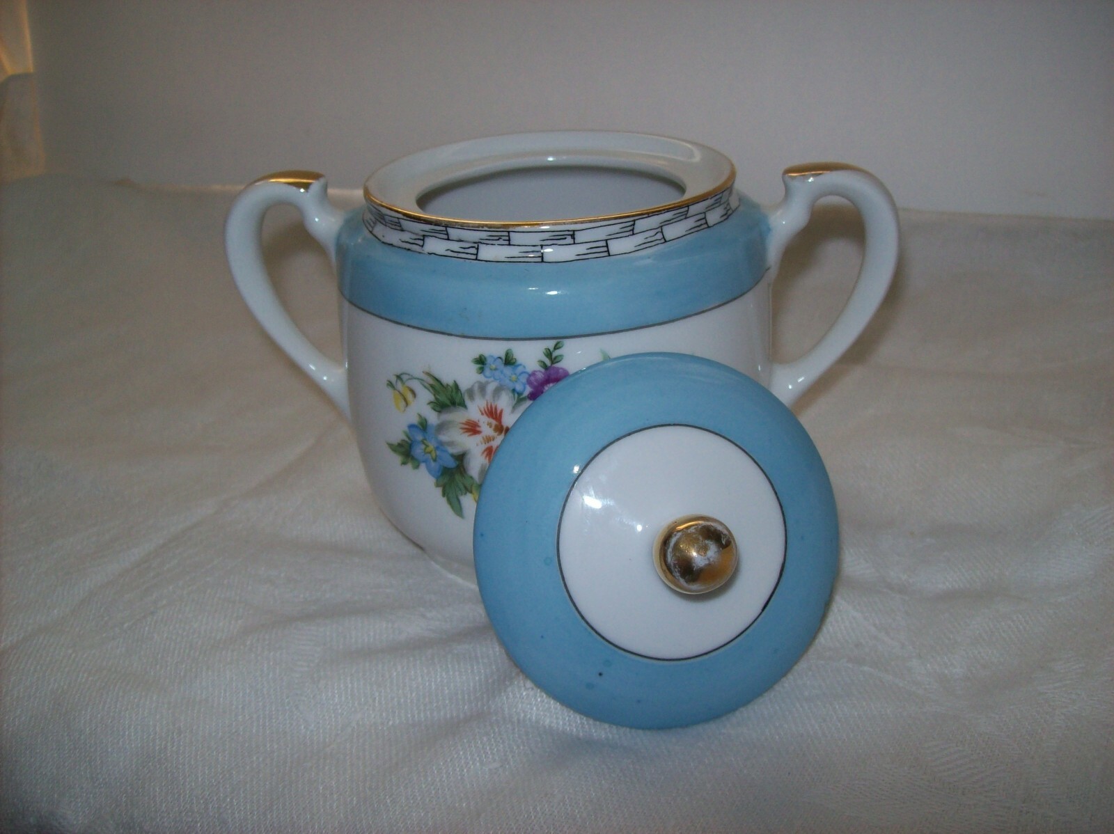 Noritake Sugar Bowl w/ Lid  floral design  antique MINT CONDITION