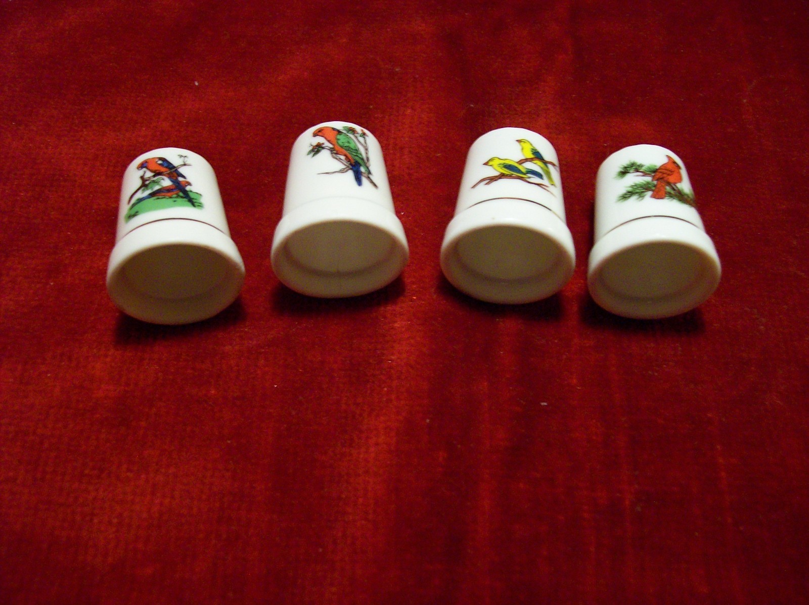 VINTAGE BIRD LOT OF 4 WHITE GOLD TRIM CERAMIC THIMBLES! NO RESERVE FREE SHIPPING