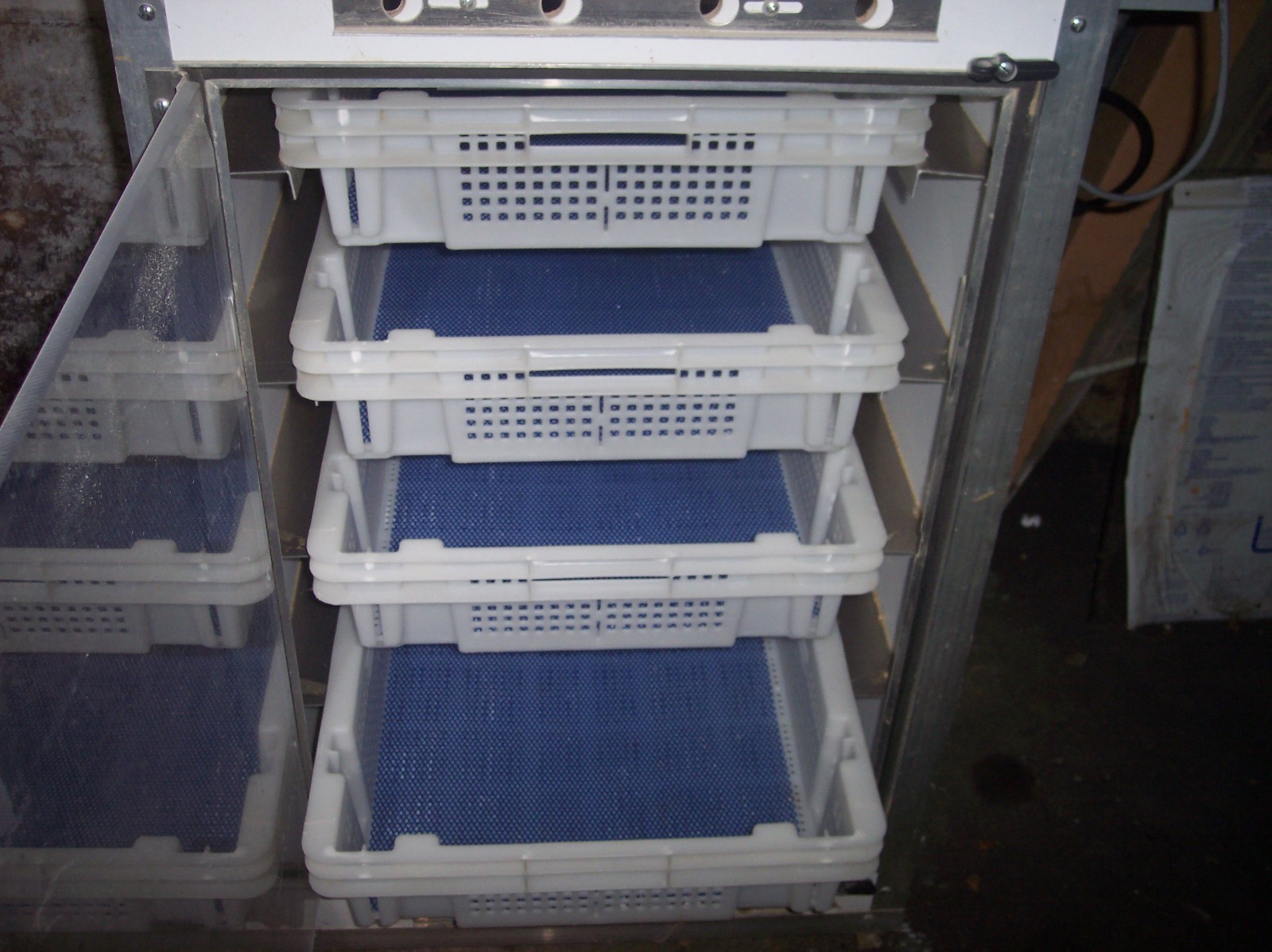 KUHL INCUBATOR AND HATCHER