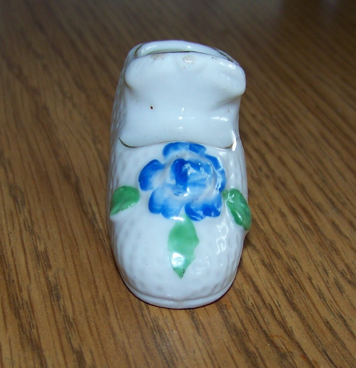 VINTAGE MINIATURE PORCELAIN SLIPPER SHOE MADE IN JAPAN ISCO