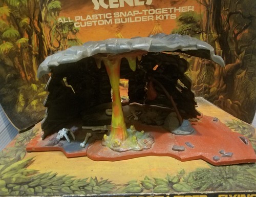 Aurora Factory Display Prehistoric Scenes Cave, Allosaurus, Cro Magnum man