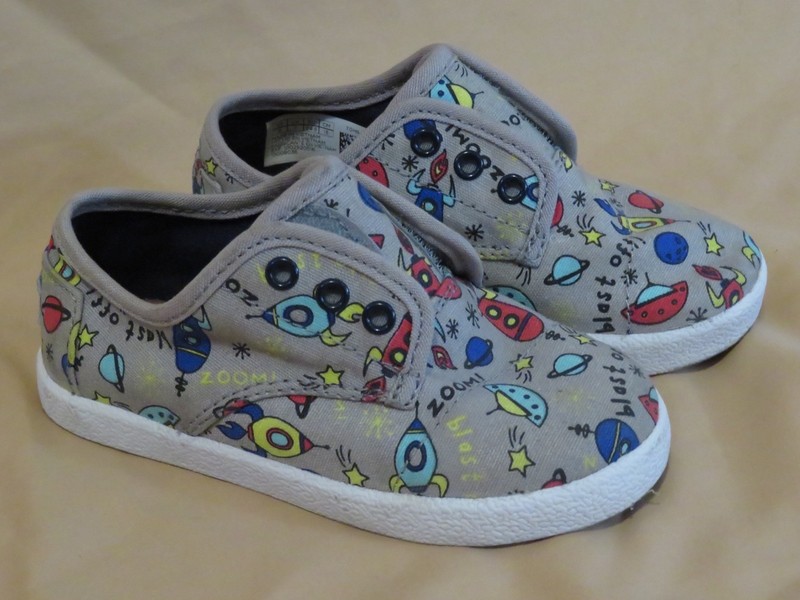 toms walking shoes