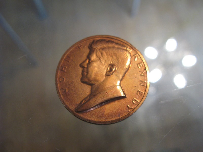vintage JFK John F KENNEDY Inaugurated 1961 bronze medalion Coin Token