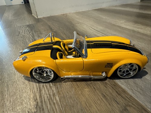 JADA 1/24 BIGTIME MUSCLE YELLOW/BLACK 1965 SHELBY COBRA 427
