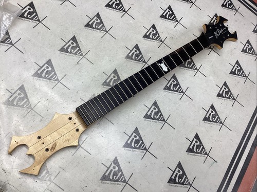 ステンレスジャンボフレット B.C. Rich Warlock EMG 搭載！ ステンレスジャンボフレット B.C.Rich Warlock EMG 搭載
