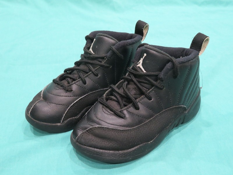 jordan retro 12 noir