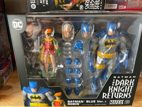 マフェックス No.139 MAFEX BATMAN BLUE Ver. ＆ … MAFEX No.139 Batman Blue Version & Robin The Dark Knight