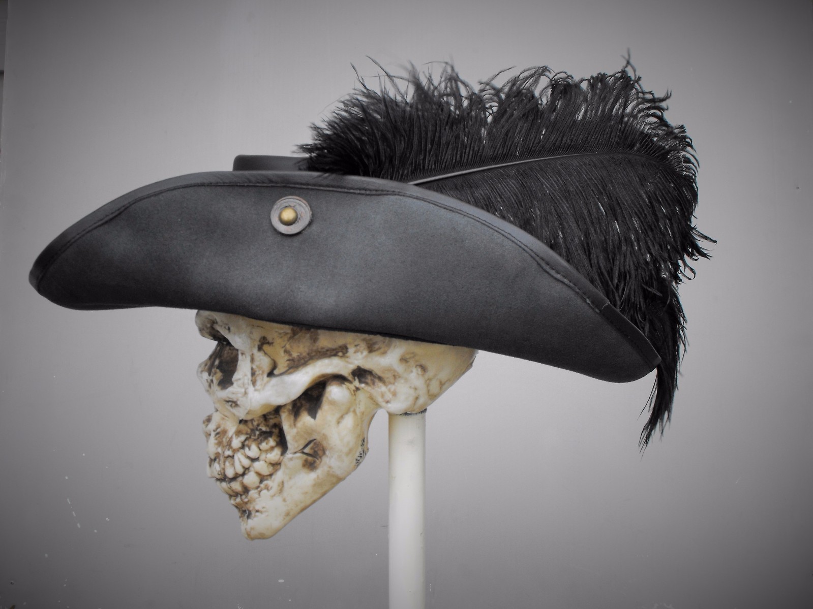 musketeer black leather hat pirate feather costume cosplay reenactment cosplay