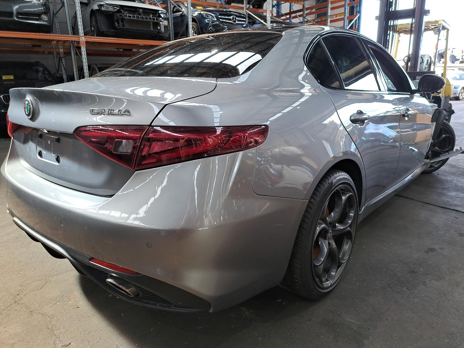 2019 Alfa Romeo Giulia 952 05/2016-ON WASHER BOTTLE image 3