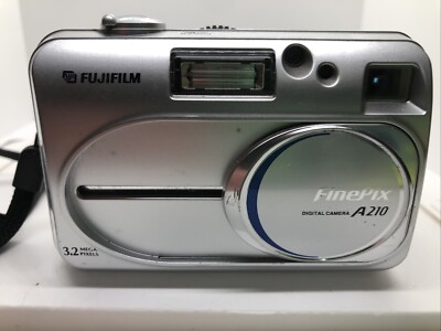 Fujifilm FinePix A Series A210 3.2MP Digital Camera - Silver - Tested & Working