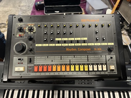 Roland記念品/TR-808クッション＆缶バッチ/V-Drumsコースター Amazon.com: Roland Rhythm Composer, 10 Outputs (TR-08