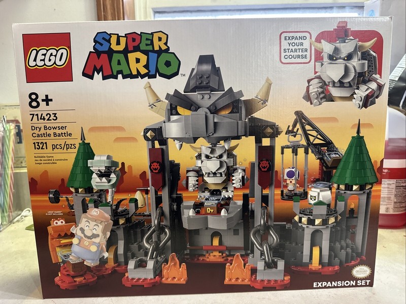 LEGO Super Mario Dry Bowser Castle Battle