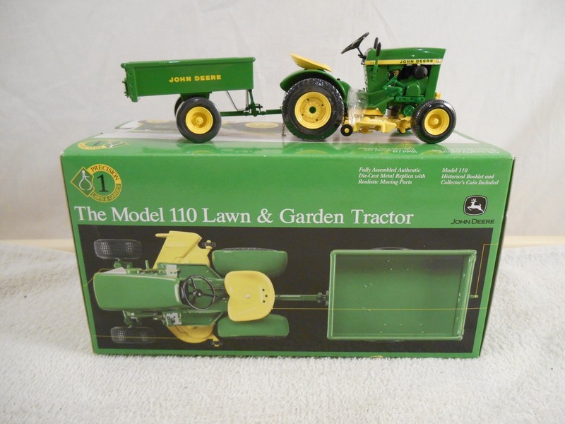 Ertl Precision Classic 1 John Deere Model 110 Lawn Garden Tractor