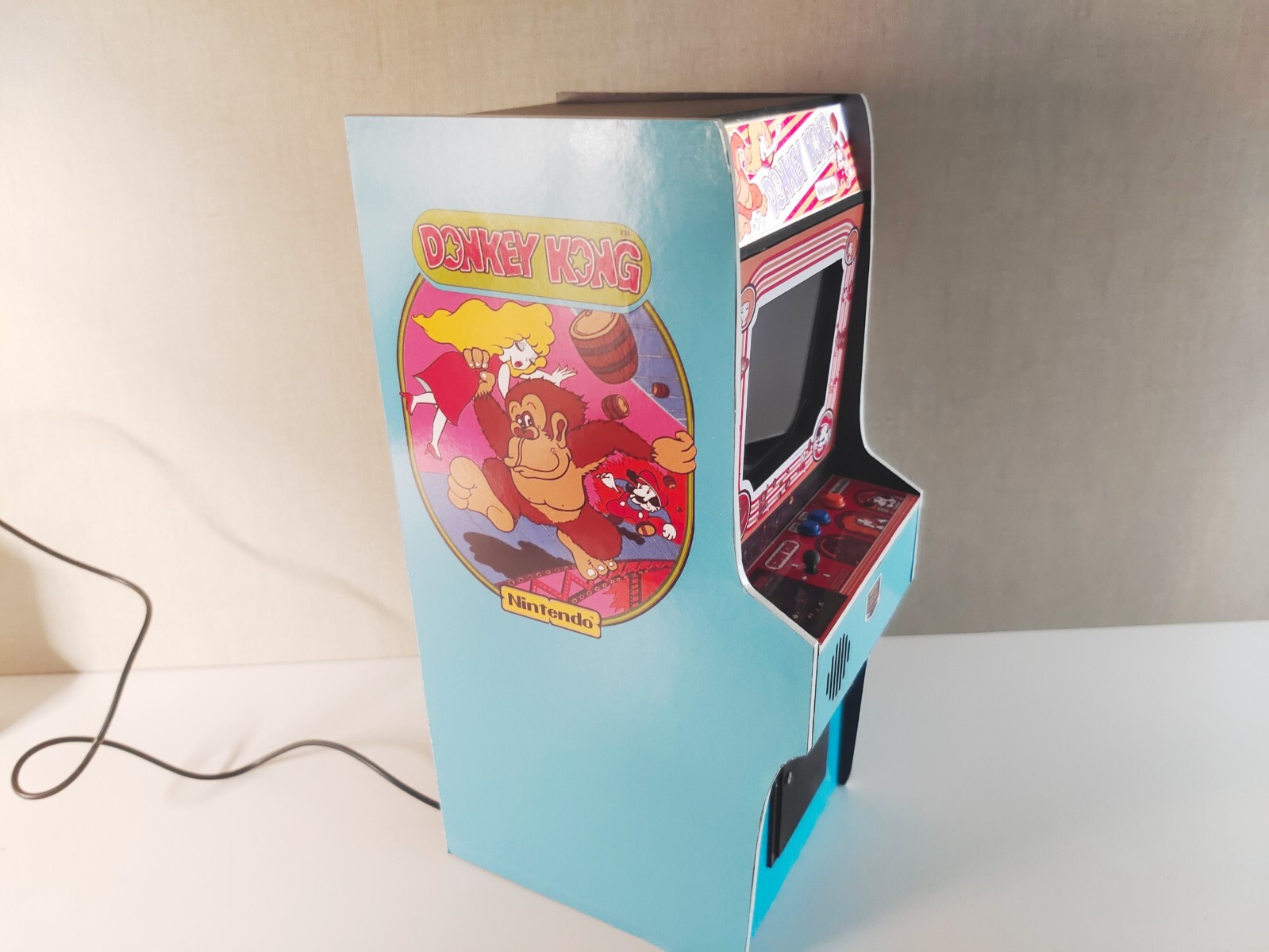Donkey Kong 1/6 scale mini working arcade cabinet (Playscale, New Wave Toys).