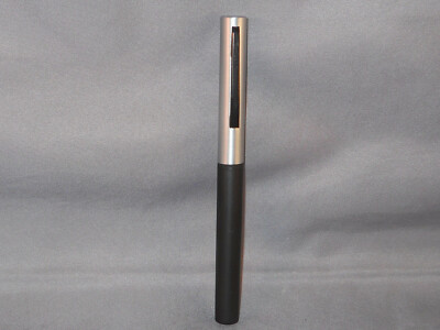 Sheaffer Vintage Brushed Chrome cap with black clip and black barrel