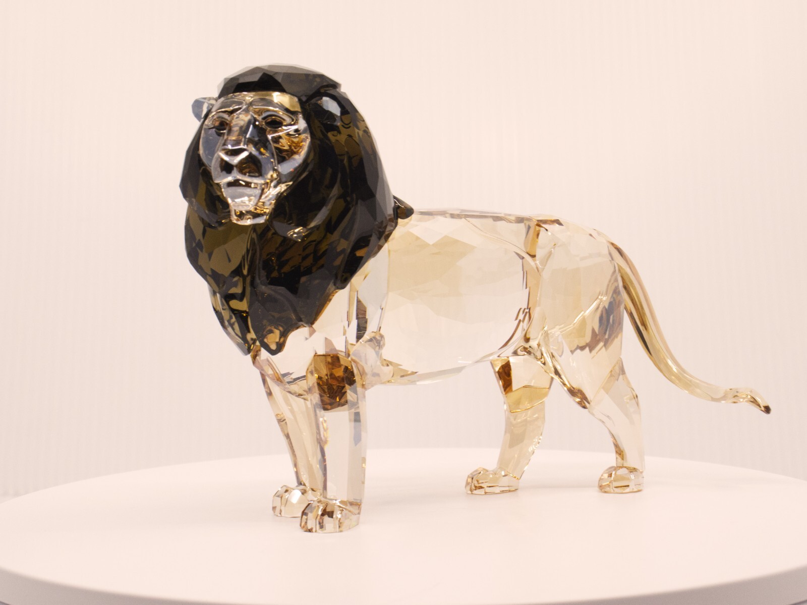 Swarovski Crystal SCS Annual Edition 2016 Lion Akili 5135894 Swarovski Crystal SCS Annual Edition 2016 Lion Akili 5135894