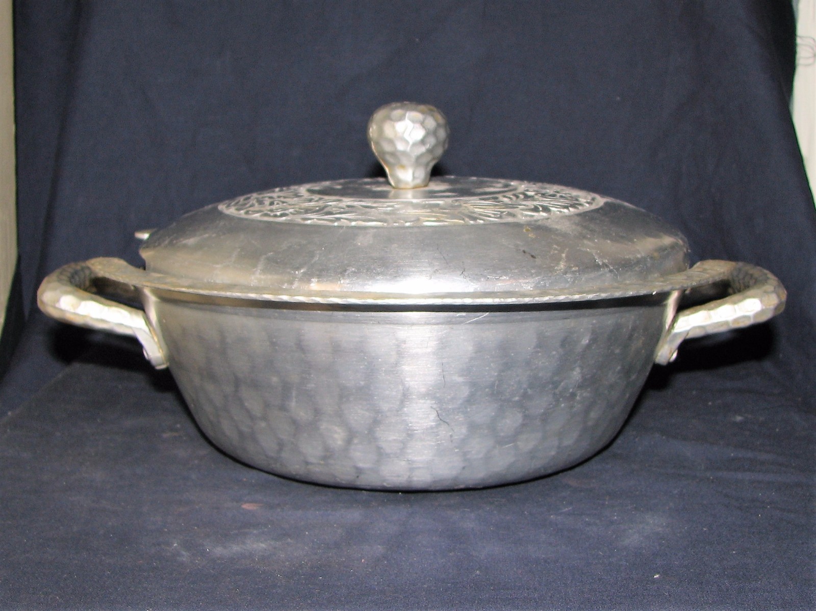 Vintage Everlast Forged Aluminum Floral Design Covered Serving Bowl Dish 9 1/2