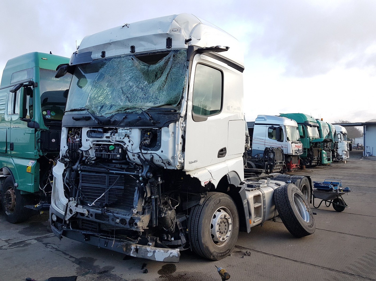 Mercedes-Ｂenz  ACTROS Mercedes-Benz Actros 2652 LS 6x4 (2011 - 2025) Truck Specs