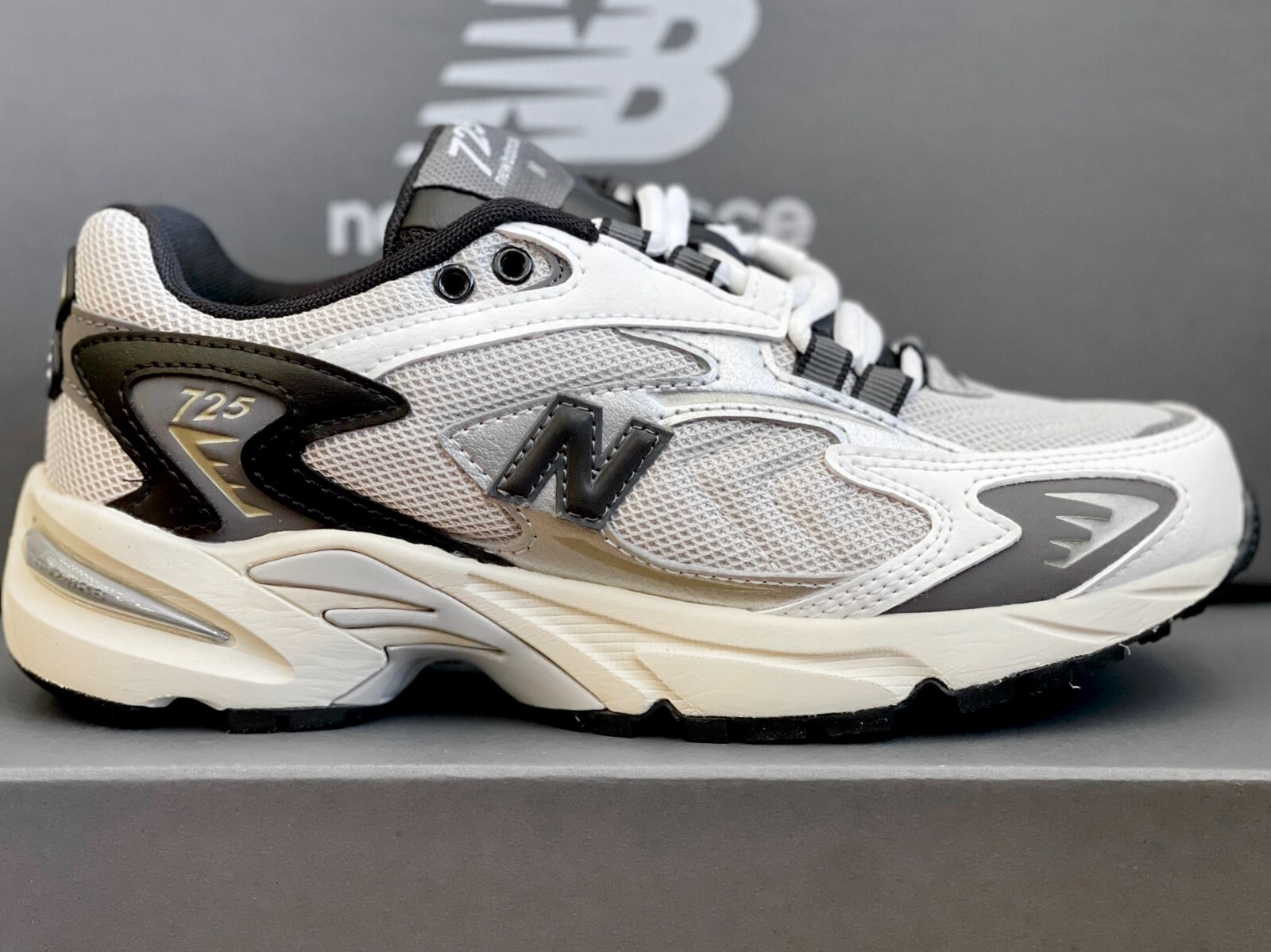New Balance 725 Women ML725CE Grey Matter Black and White New Balance 725 Women ML725CE Grey Matter Black and White