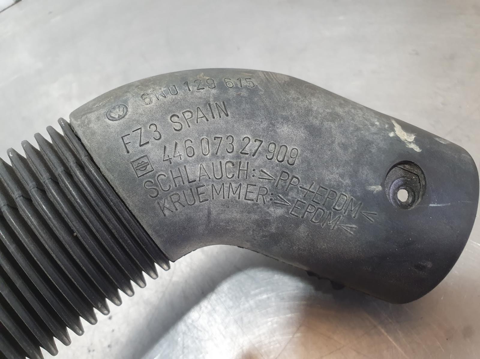 2008 Audi A3 8P PRE AIR CLEANER DUCT PETROL 1.6 06/04-03/11  6N0128741B image 3