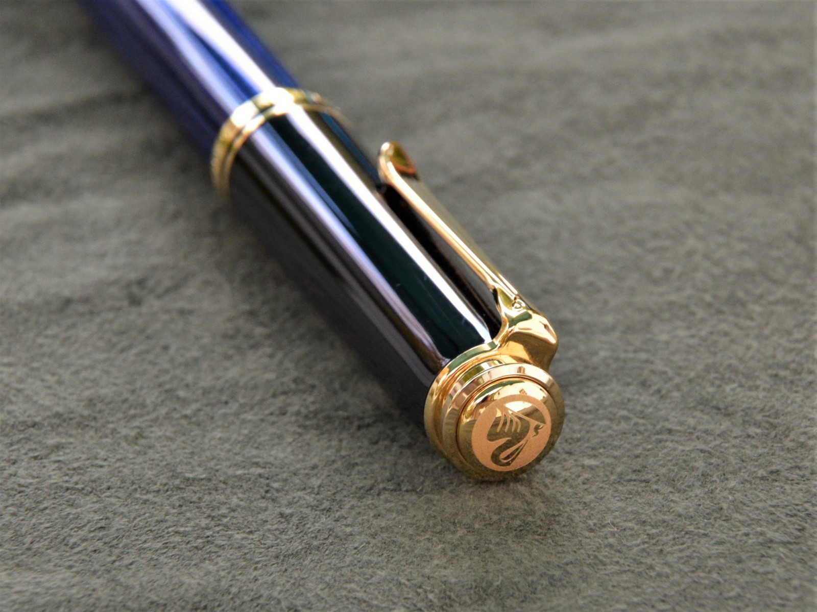 Pelikan Souveran M800 Fountain Pen - Black/Blue - 18K M Nib - 3 Year Warranty