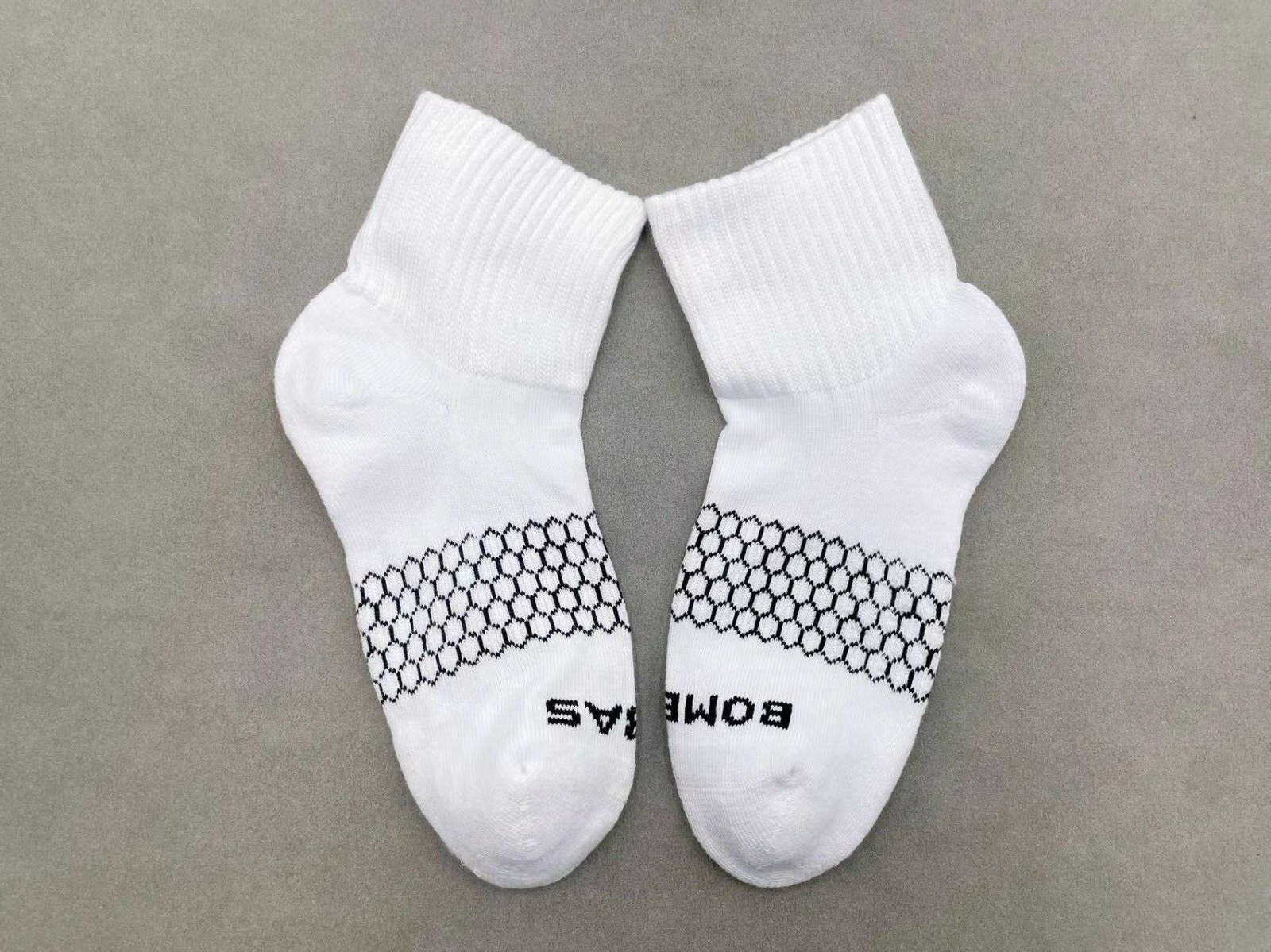3 Pairs Bombas Women's honeycomb Quarter Socks Size Small white