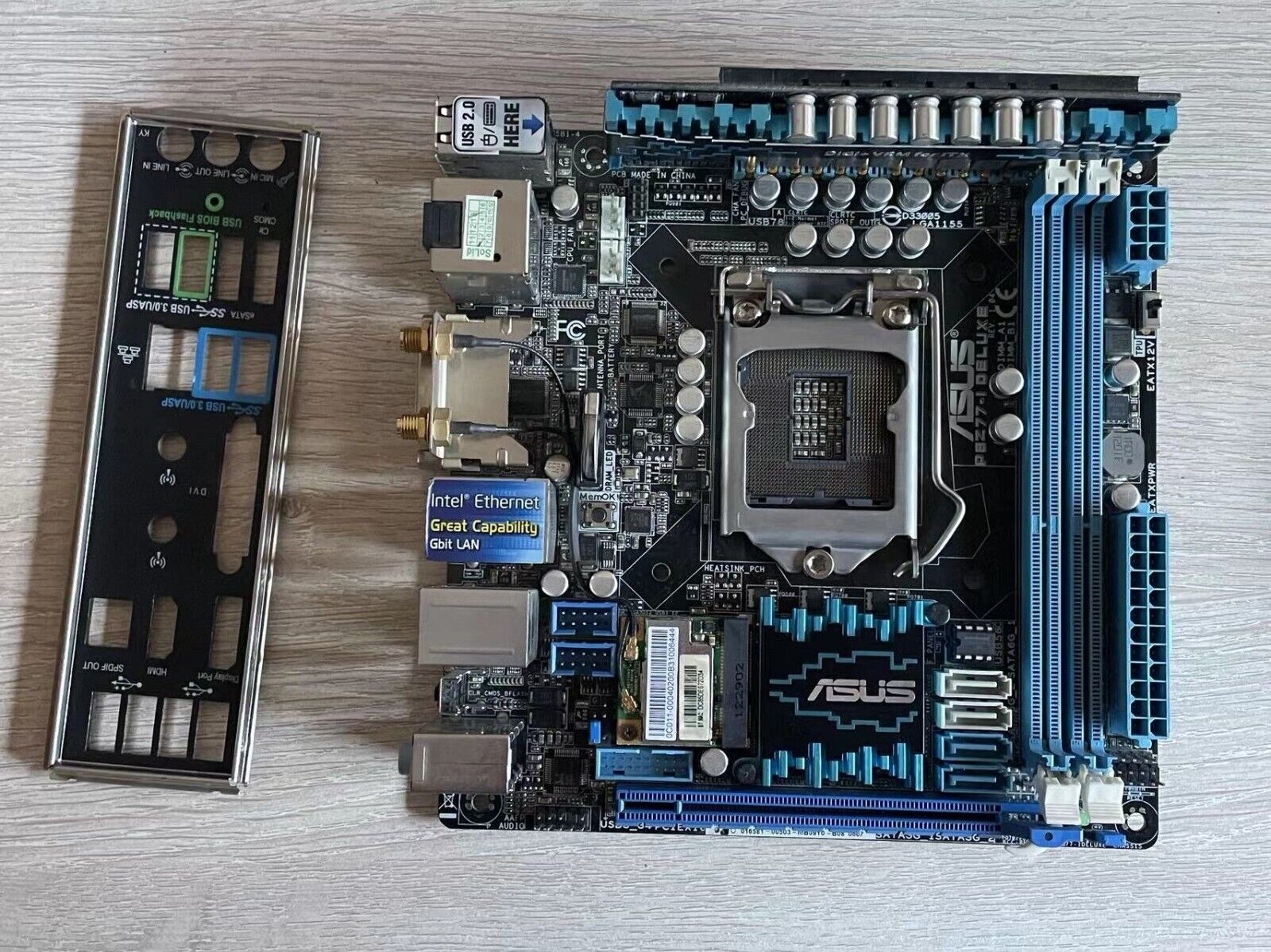 Asus P8Z77-I DELUXE Intel Z77 Desktop Motherboard LGA 1155 Asus P8Z77-I DELUXE Intel Z77 Desktop Motherboard LGA 1155