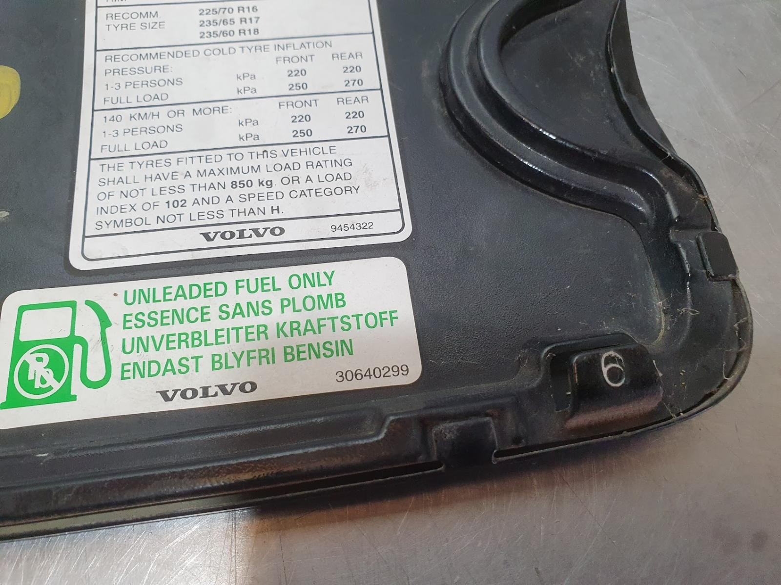 2004 Volvo Xc90 FUEL DOOR / FILLER FUEL DOOR 07/03-12/14  30640299 image 5
