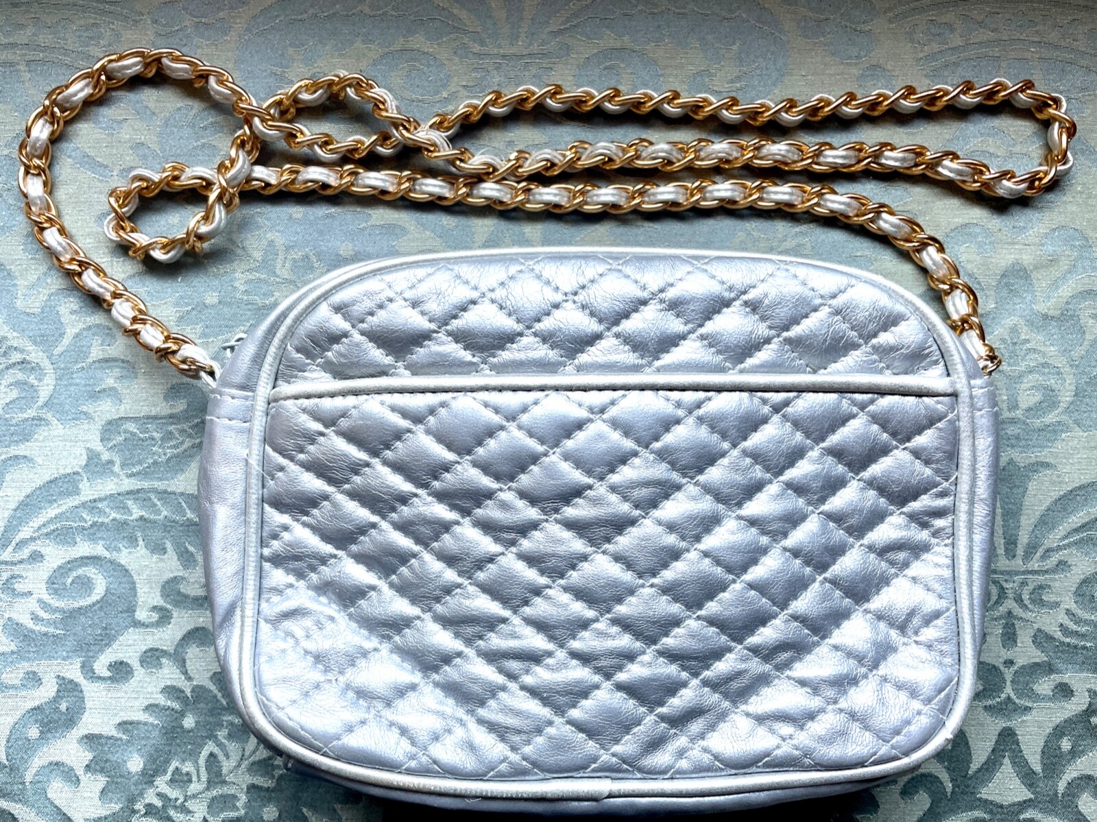 VTG NEWPORT NEWS Silver Shoulder Handbag Purse Leather