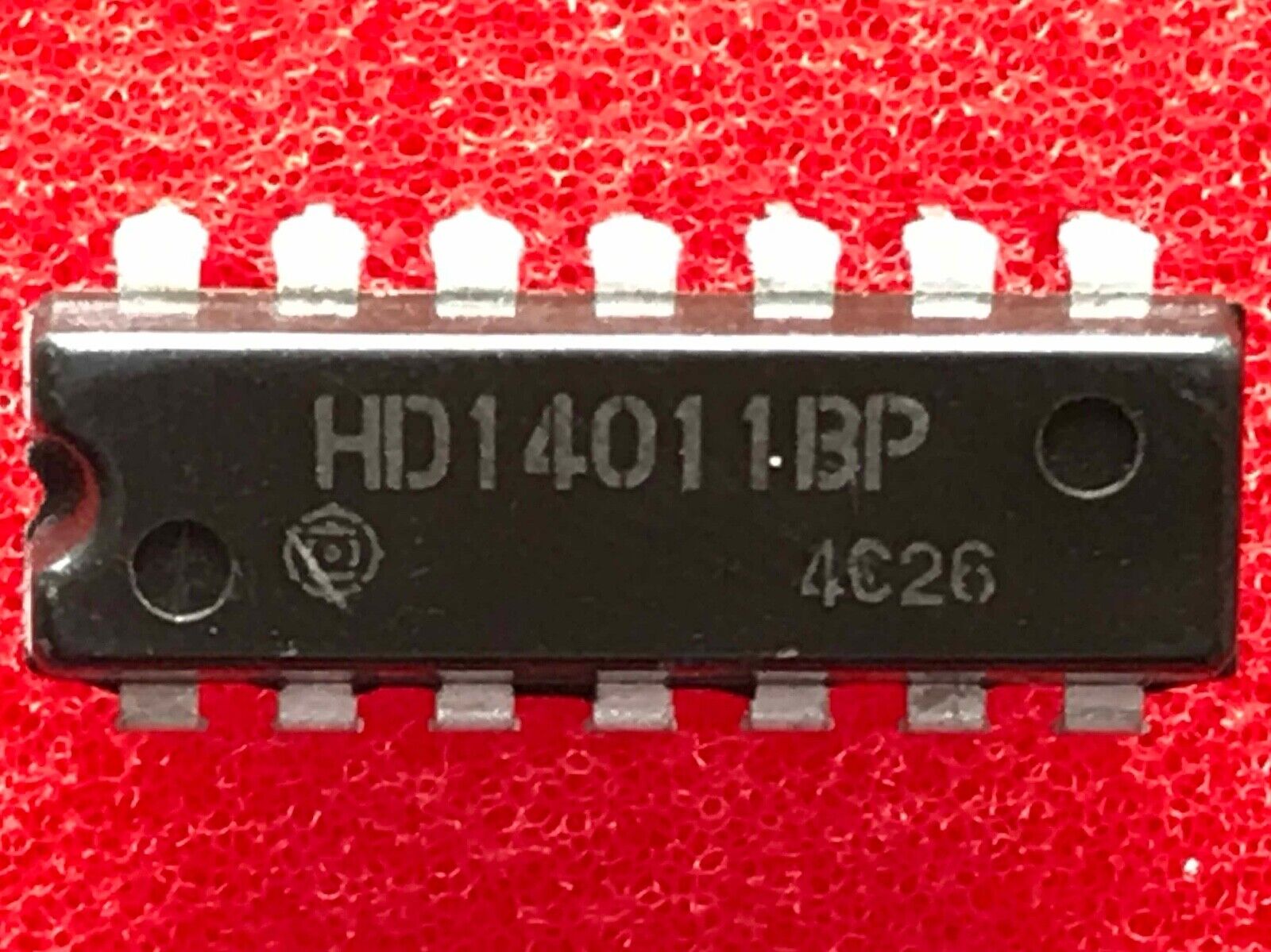 Hitachi Semiconductor HD14011BP Quadruple 2-input NAND Gate Hitachi Semiconductor HD14011BP Quadruple 2-input NAND Gate