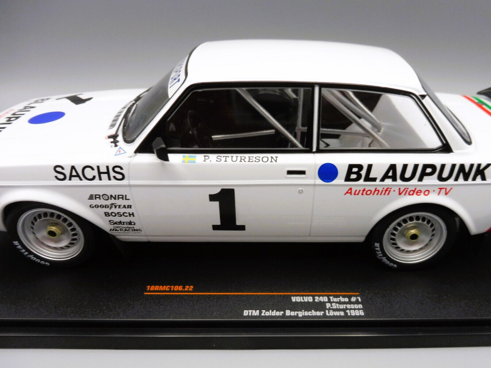 ミニカー 1/43 Volvo 240 Turbo 1986 DTM VOLVO 240 TURBO #1 DTM 1986 ZOLDER BERGISCHER LOWE IXO