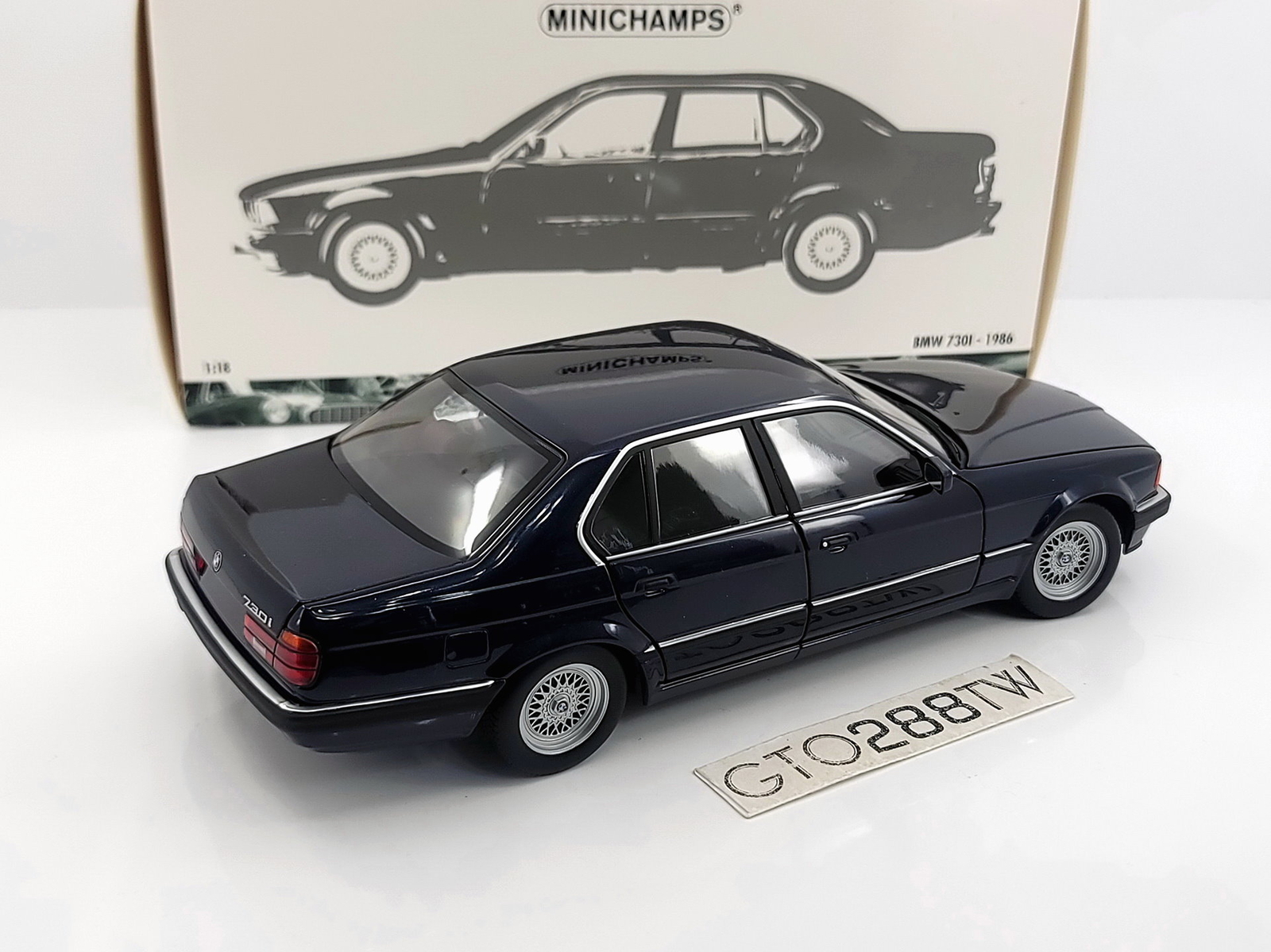 Minichamps 1:18 BMW 730i Sedan(E32) 1986 - Blue Metallic(7er