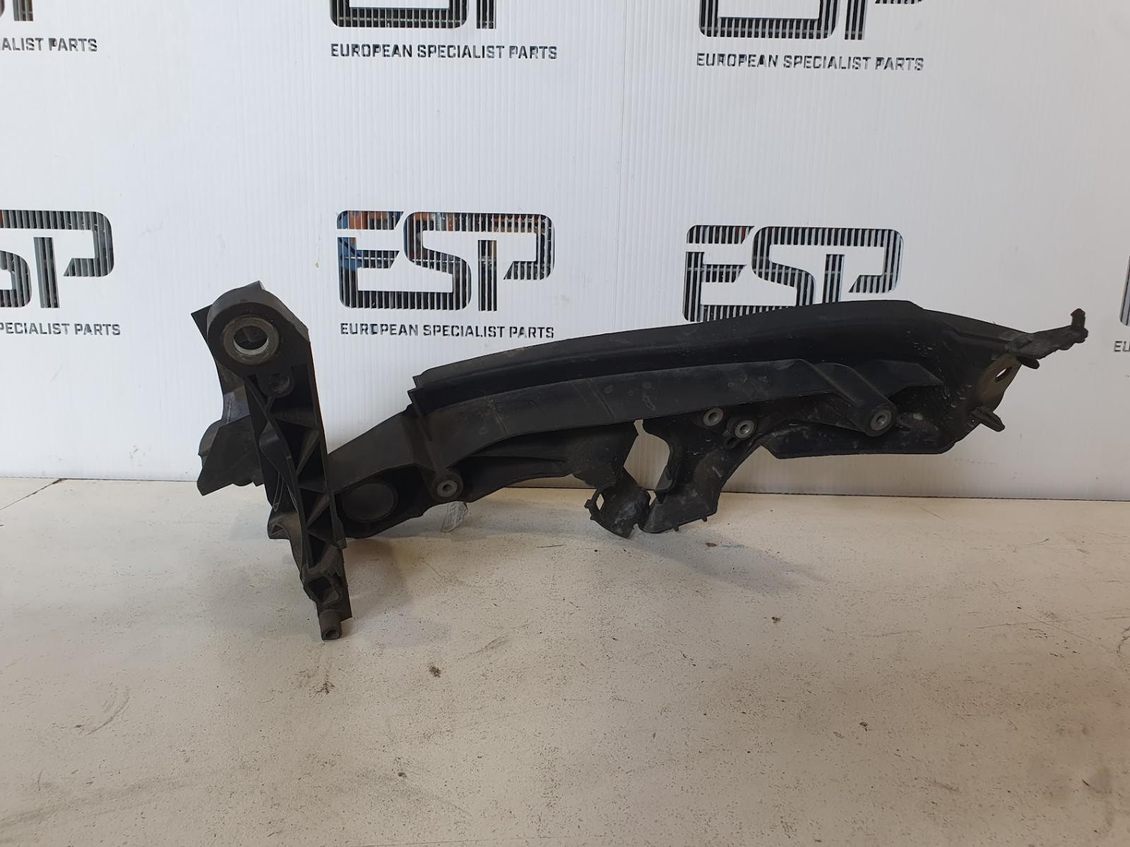 2009 Audi A4 RIGHT HEADLIGHT UNDER BRACKET 8K0805608C B8 8K 04/08-06/12 image 4