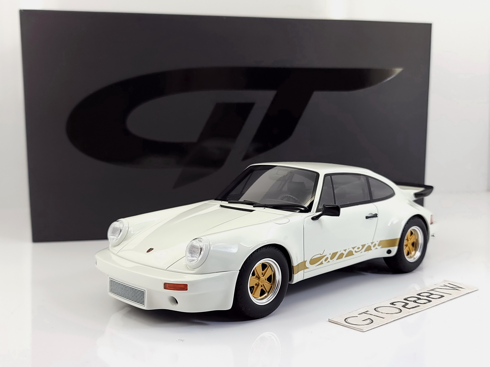 GT SPIRIT Porsche 911 Carrera ゴールド 1/18 GT Spirit 1:18 scale Porsche 911 Carrera RS 3.0 1974 White