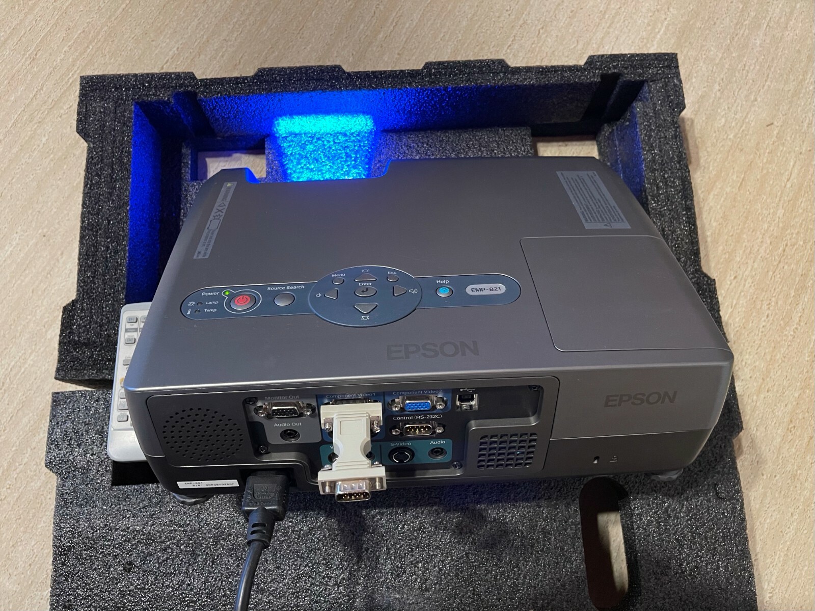 EPSON EMP-821 3 LCD Beamer mit Fernbedienung 