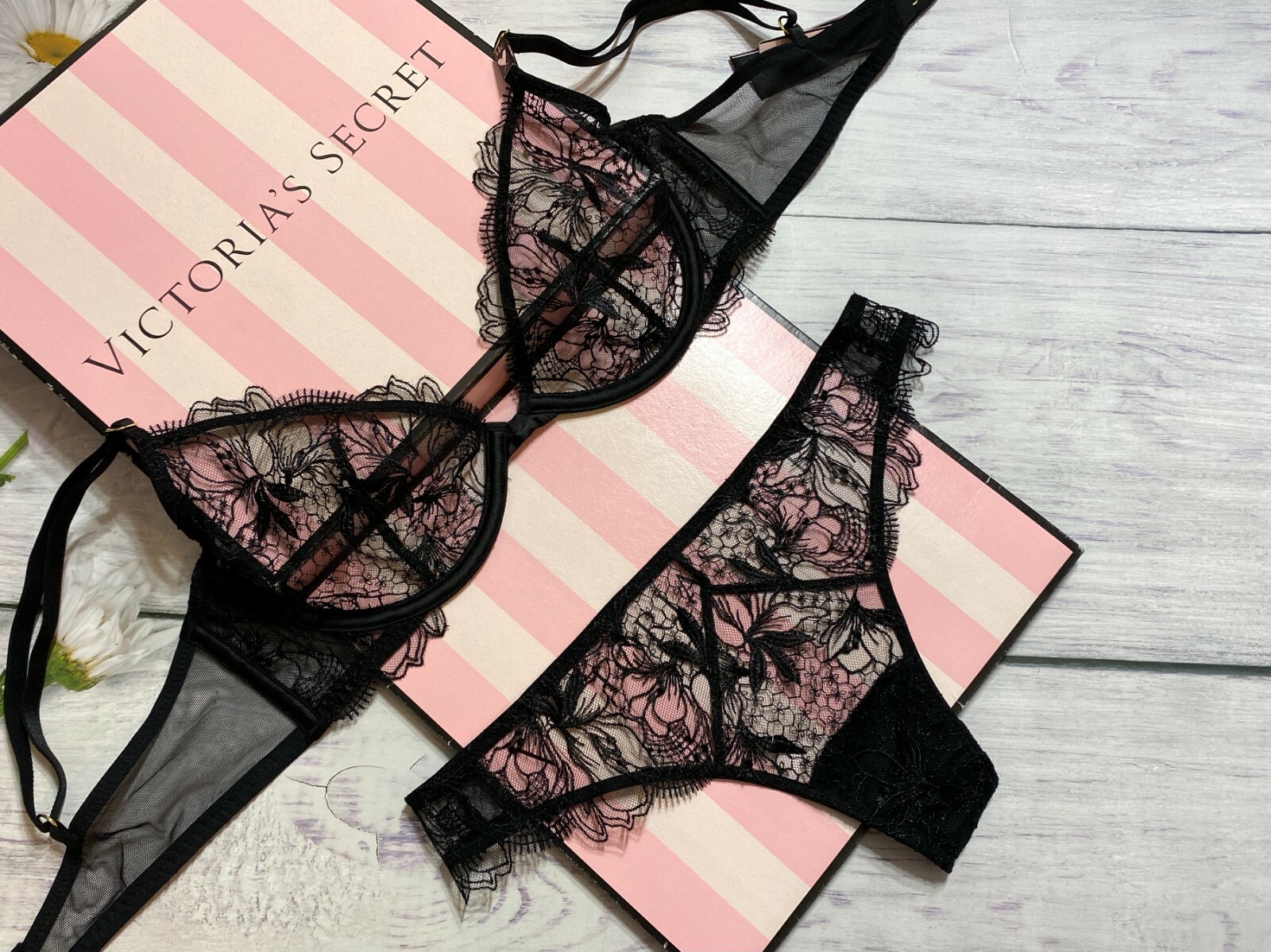 

Victoria s Secret VERY SEXY Комплект из двух частей бюстгальтера без подкладки с цветочной вышивкой и вышивкой, Черный