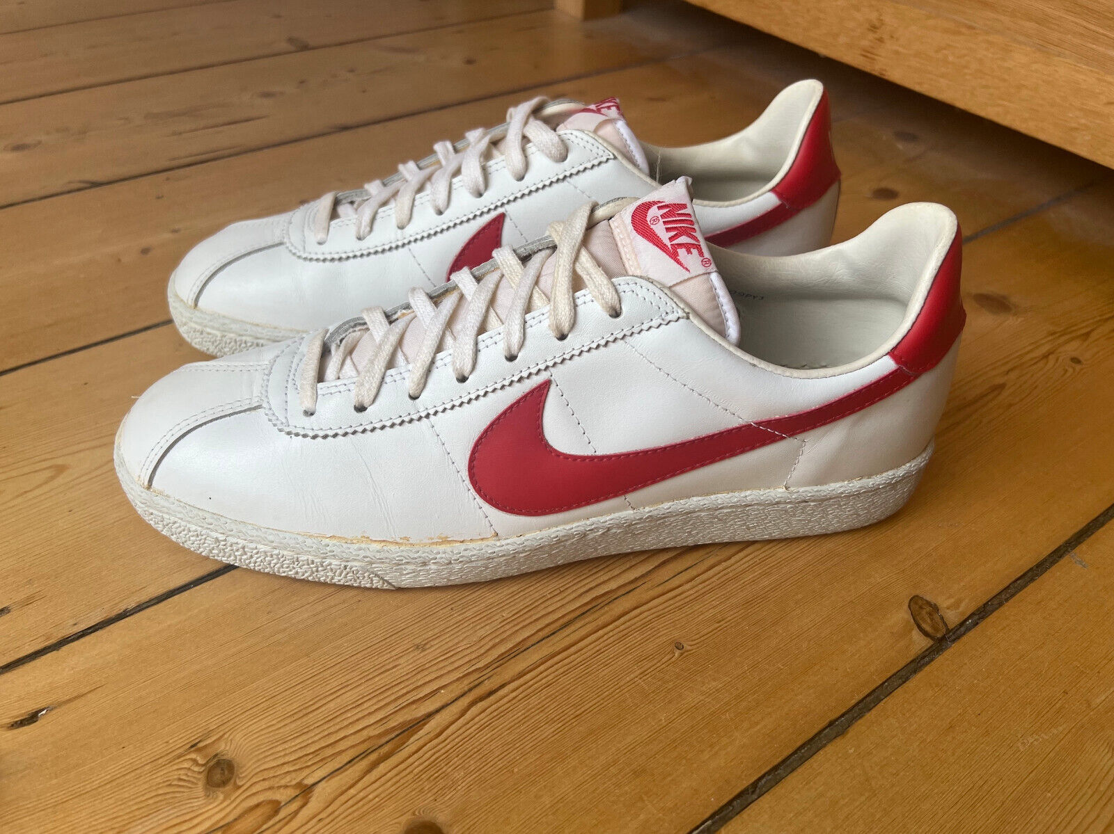 幅広type NIKE BRUIN LEATHER ナイキ NIKE ブルーイン 白色 ホワイト 赤 レッド